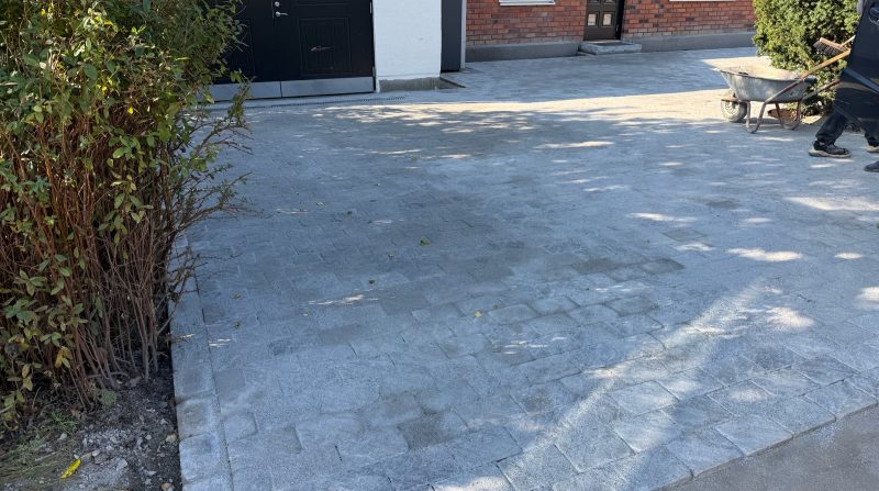 Bilplats i marksten