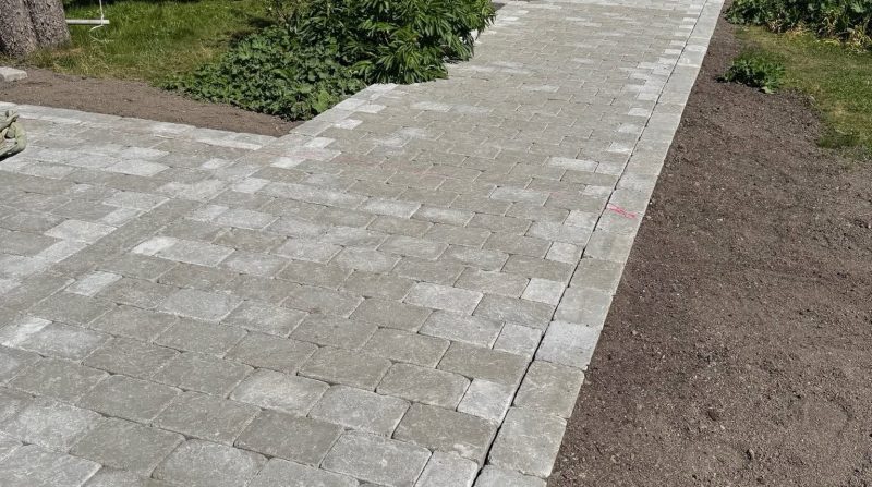 Bilplats i marksten