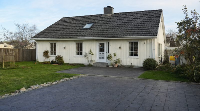 Stenläggning av uppfart och gård